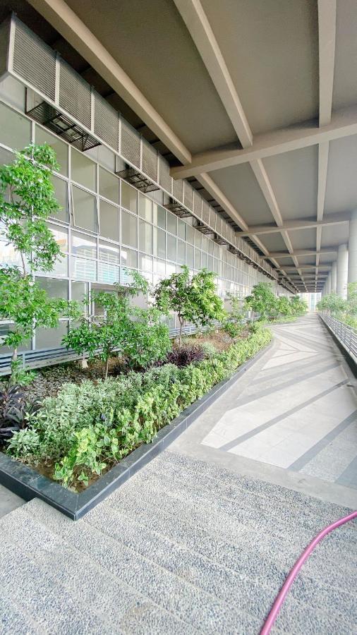 Cozy And Classy Studio Across Airport Terminal 3 パサイ エクステリア 写真