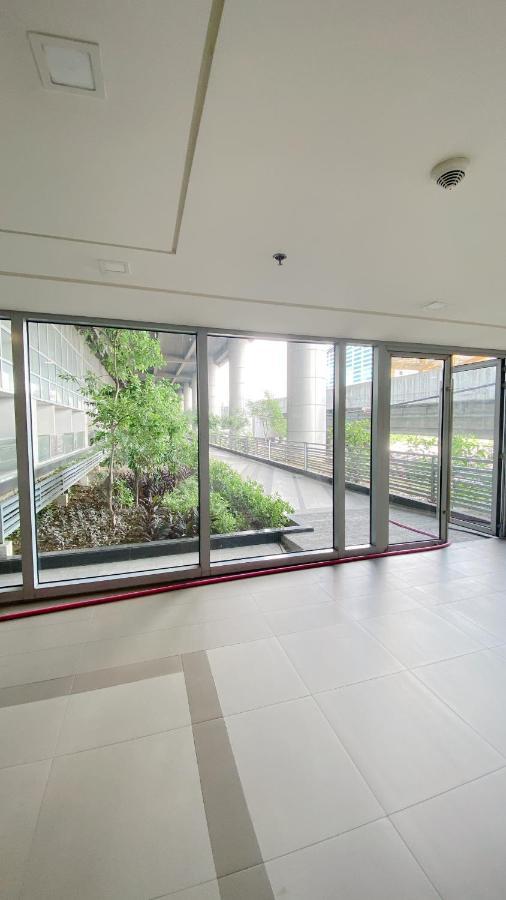 Cozy And Classy Studio Across Airport Terminal 3 パサイ エクステリア 写真